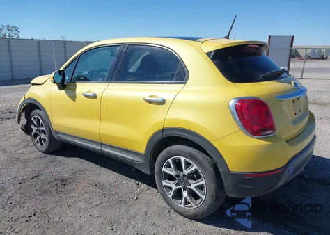 2016 Fiat 500X Trekking z USA, uszkodzony, nr VIN ZFBCFYCT9GP339845